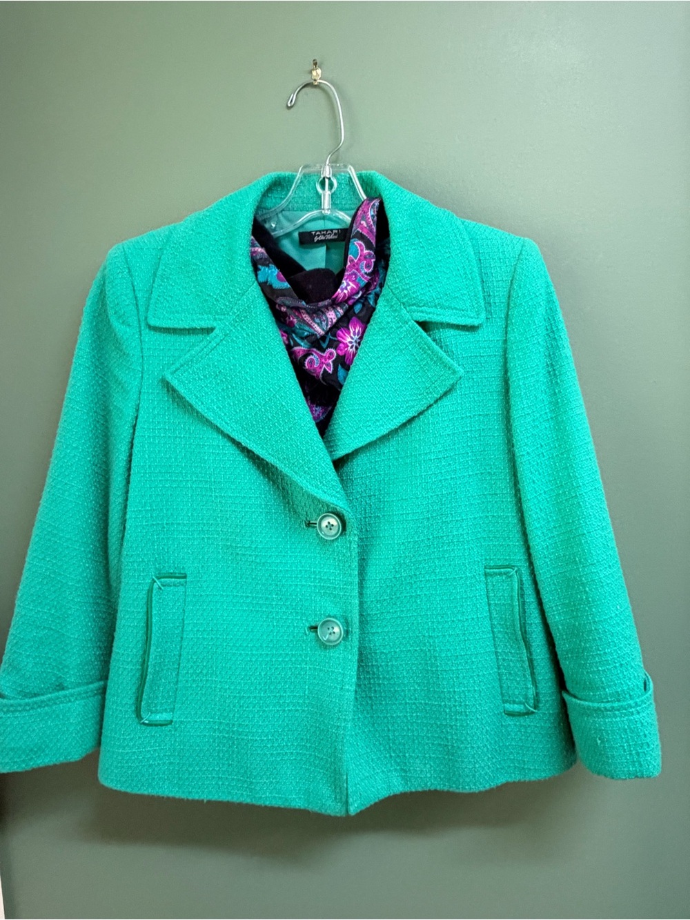 Tahari Green Textured Two-Button Lined Jacket.Ladies size 6